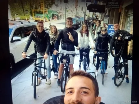 Radfahrer auf dem Weg zur Golden Gate Bridge bei der Alcatraz Fahrrad-Kombination