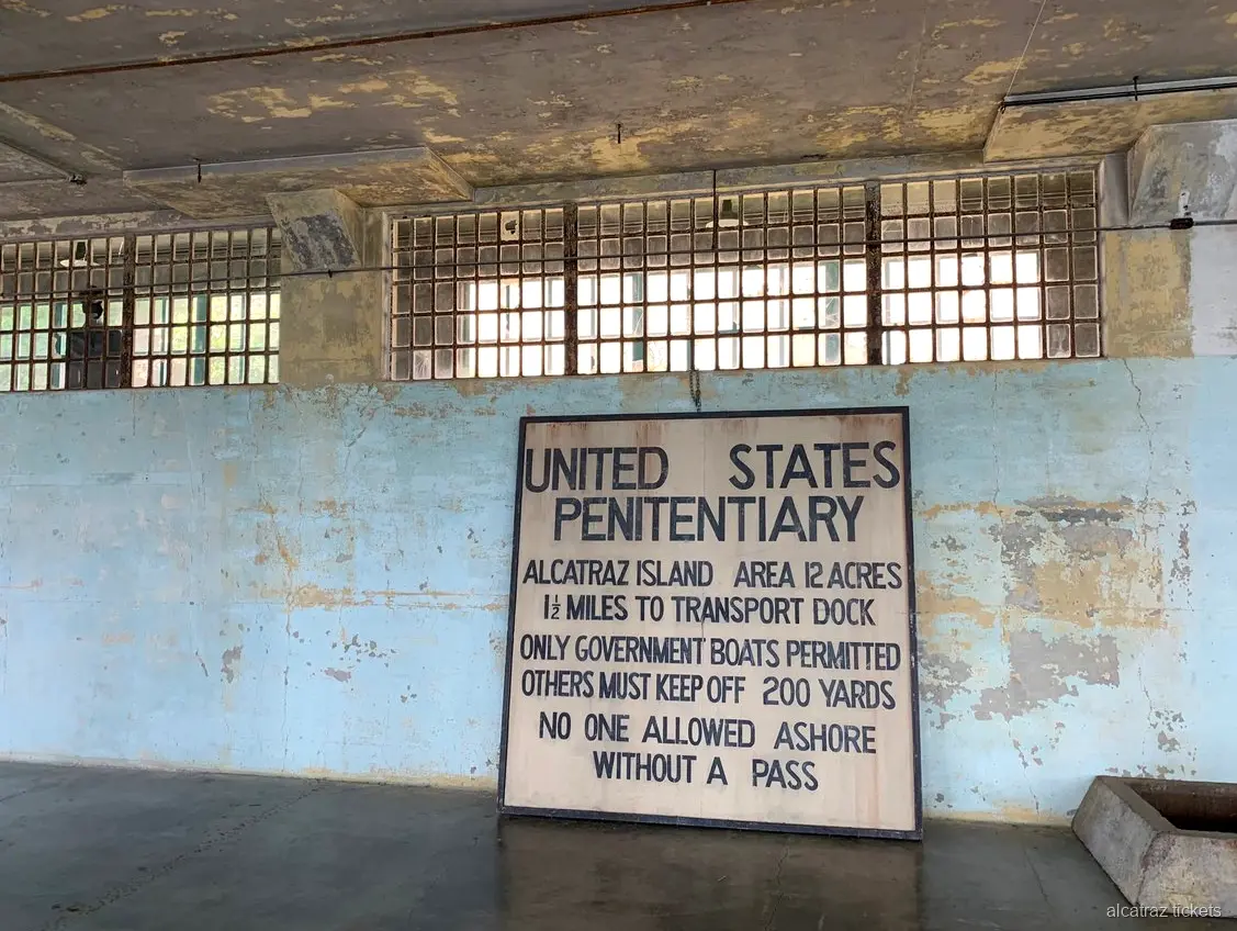 Uferpromenade von Sausalito, besucht auf der Alcatraz und Muir Woods Tour