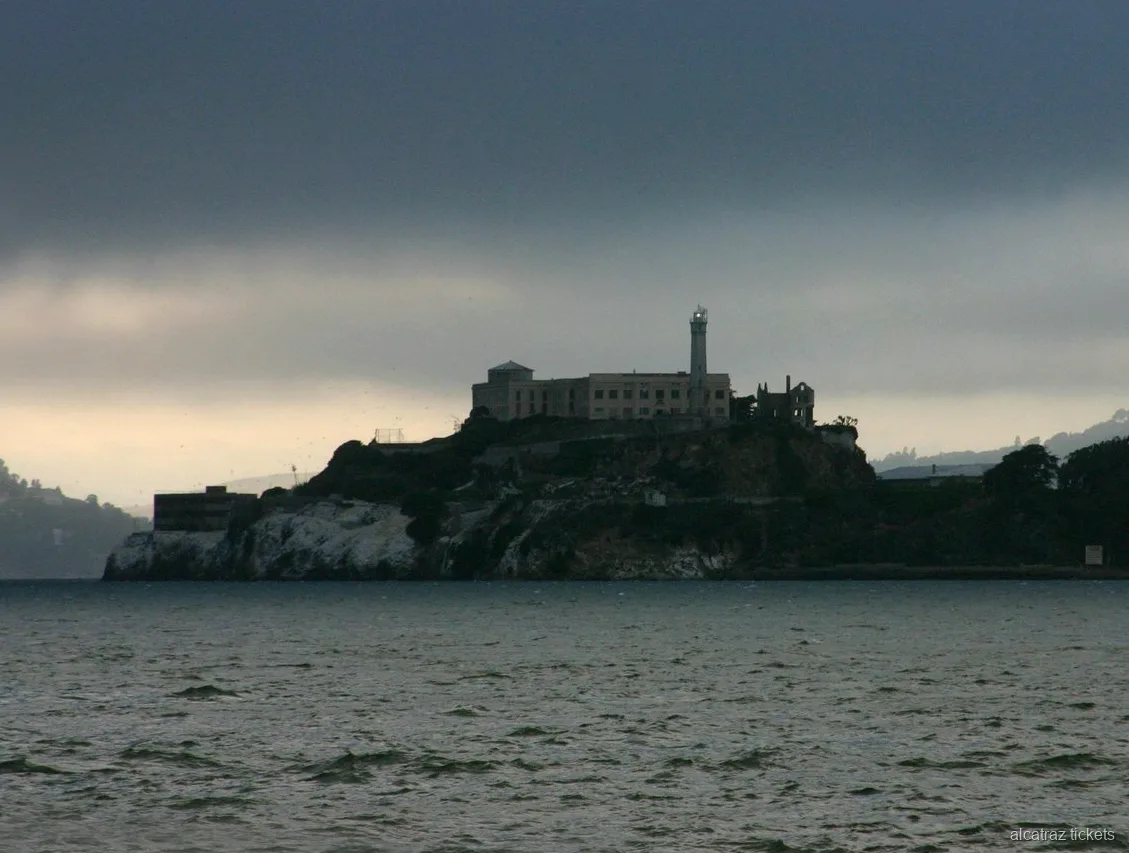 Zellentrakt von Alcatraz Island, enthalten im Nachttour-Ticket