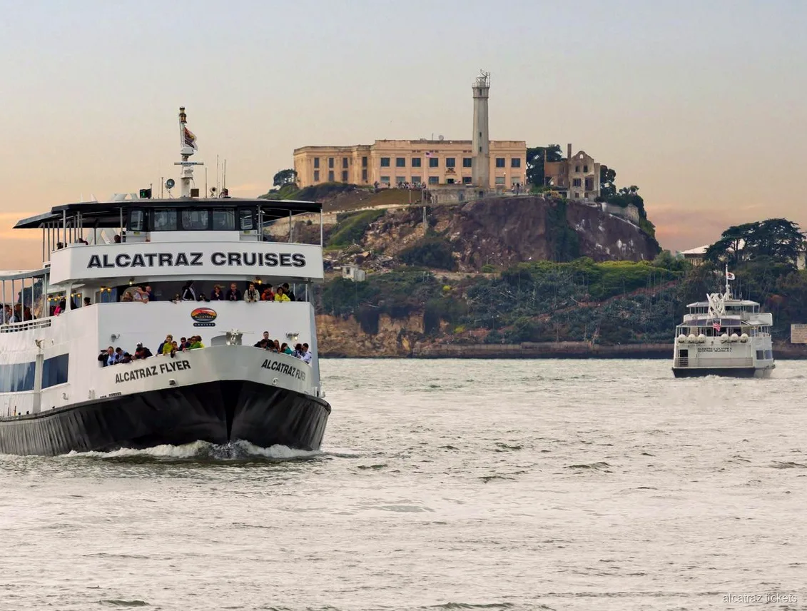 Kurven der Lombard Street auf der Alcatraz Stadtrundfahrt zu sehen